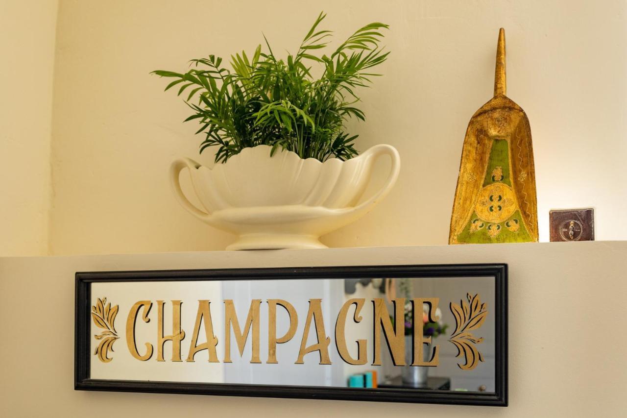 콩돔 Champagne House - Elegance, Luxury And Charm B&B 외부 사진