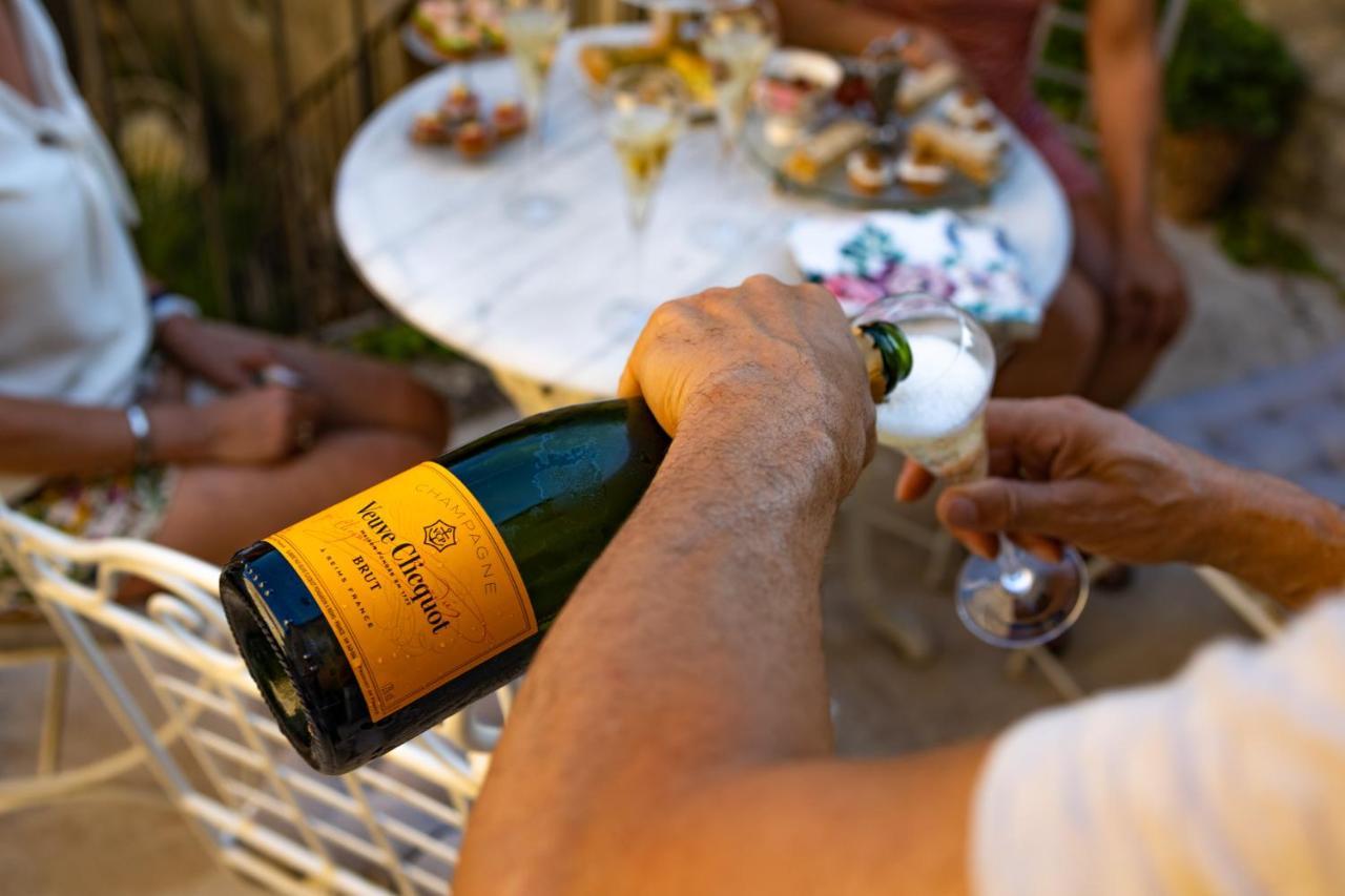 콩돔 Champagne House - Elegance, Luxury And Charm B&B 외부 사진