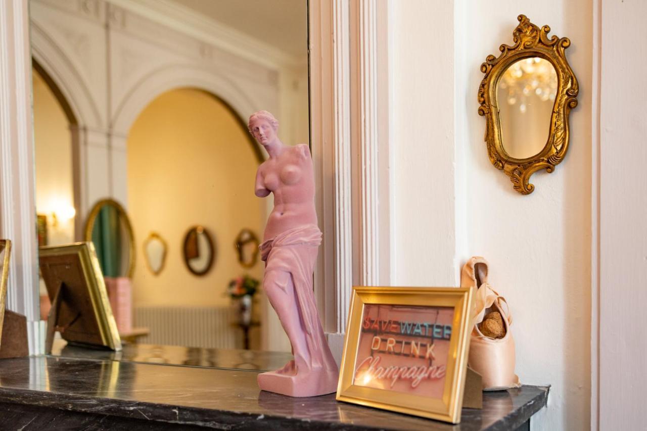 콩돔 Champagne House - Elegance, Luxury And Charm B&B 외부 사진