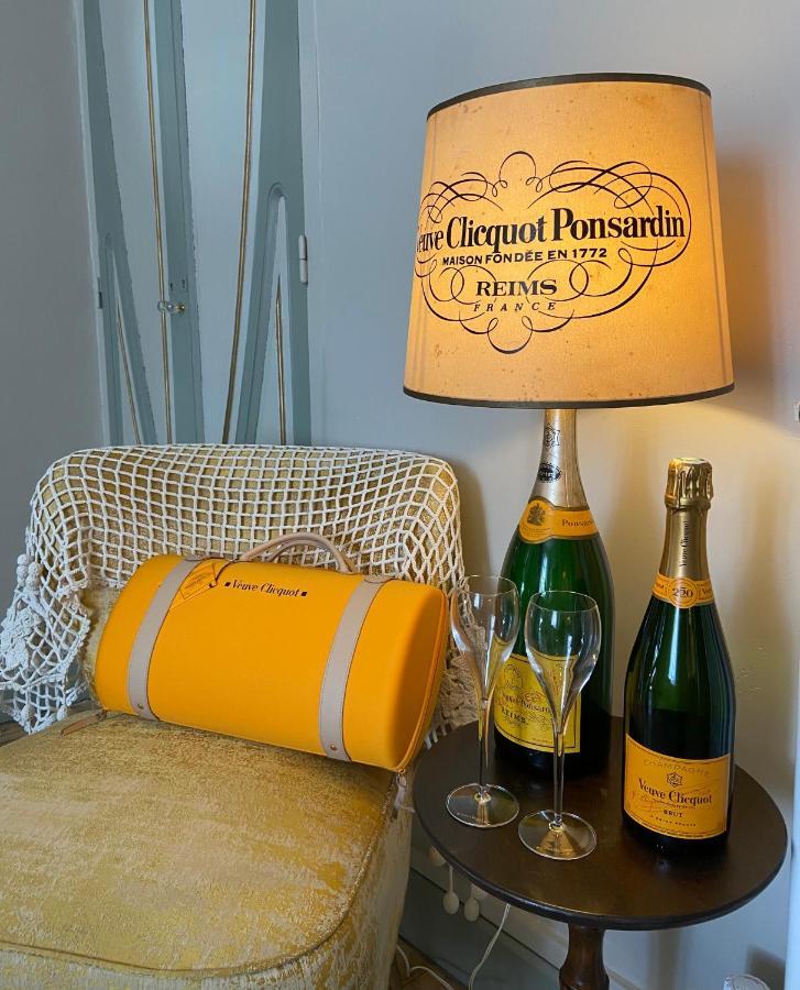 콩돔 Champagne House - Elegance, Luxury And Charm B&B 외부 사진